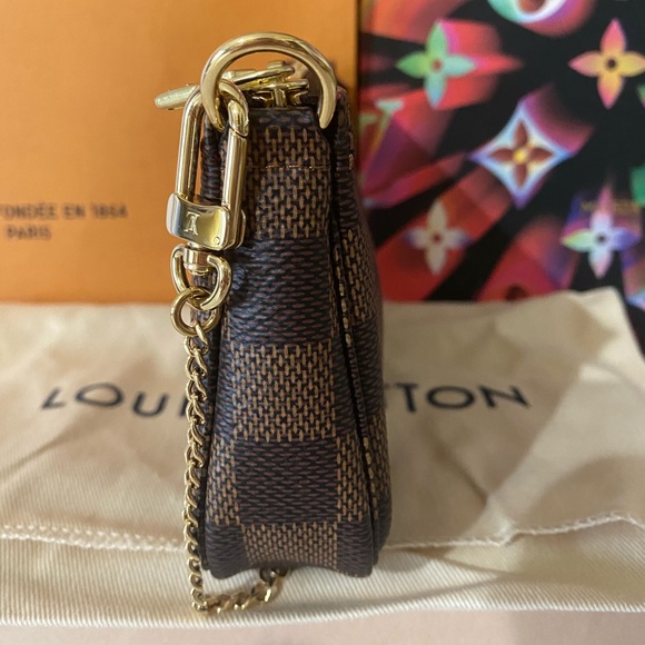 SOLD❌ Louis Vuitton Mini Pochette Damier Ebene - Picture 4 of 6